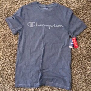 Men’s small Champion tee